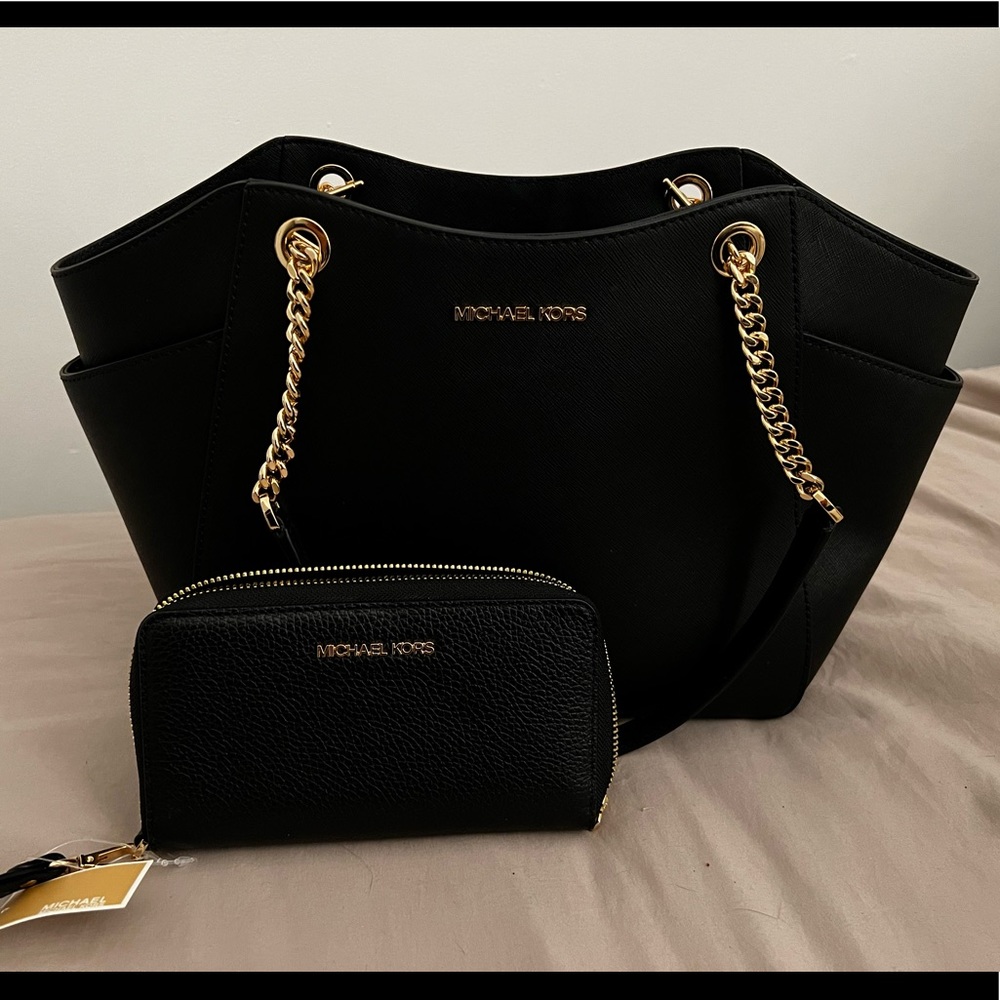 NWT Micheal Kors purse & wallet bundle!